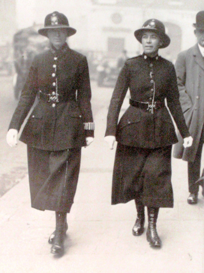 WPC 18 Ellis and Inspector Clayden patrolling outside Bow Street Police Station, 1924.