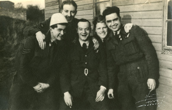 A bomber crew: Ernie Emsley with other crew members