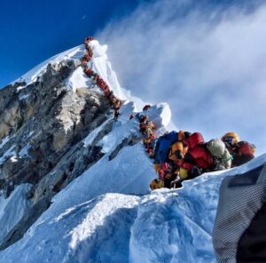 Long queue of climbers on Everest's Summit
