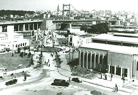 Izgradnja Beogradskog sajmišta 1937. godine: u pozadini se vide Most Kralja Aleksandra i panorama Beograda