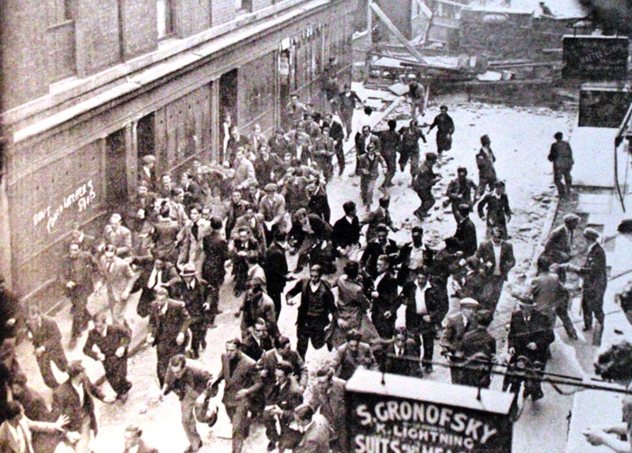 Crowds rioting in Cable Street, 1936