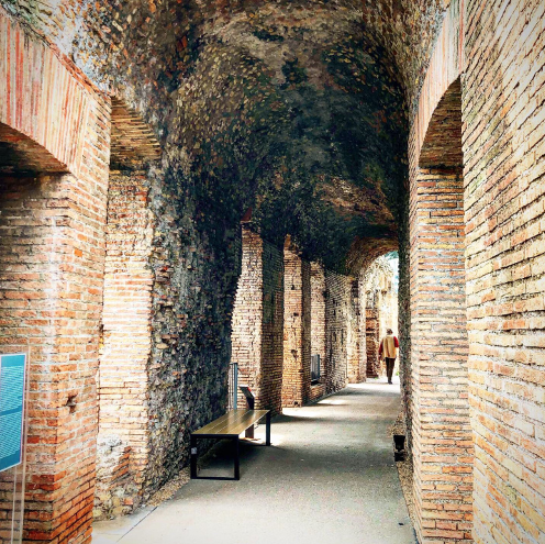 Figure 8: a covered walkway at the edge of the tabernae area