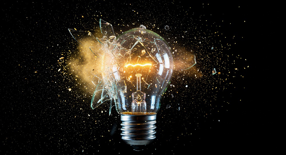 Image showing a lightbulb in the sky depicting a "lightbulb moment". Image credit: Jetalproducoes, Pixabay