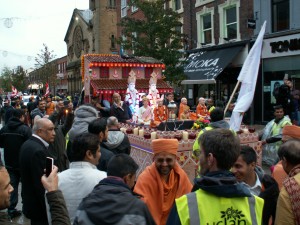 Nagar Yatra procession, Preston (photo by Gwilym Beckerlegge)