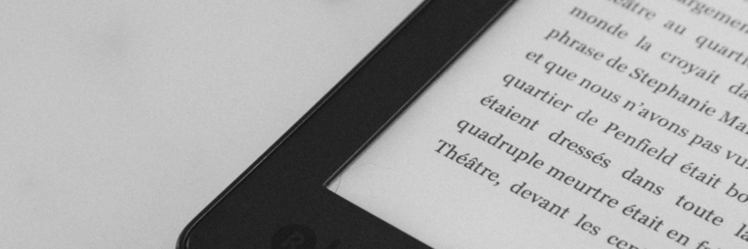 Close up of e-reader screen showing text in French