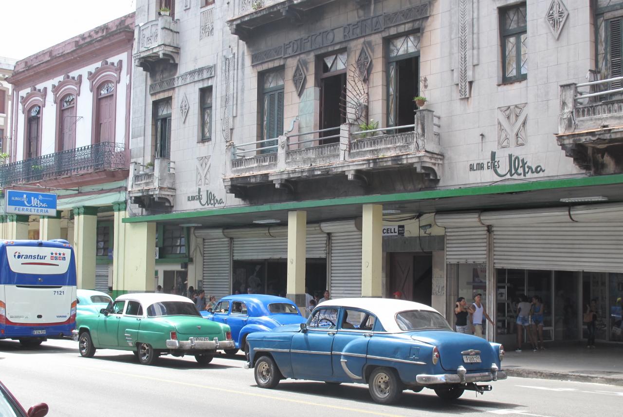 Classic cars in Havana image