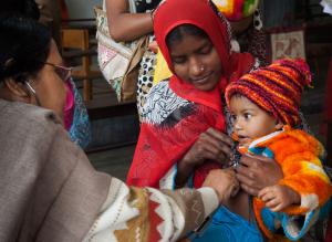 photo of mother and child at clinic in West Bengal