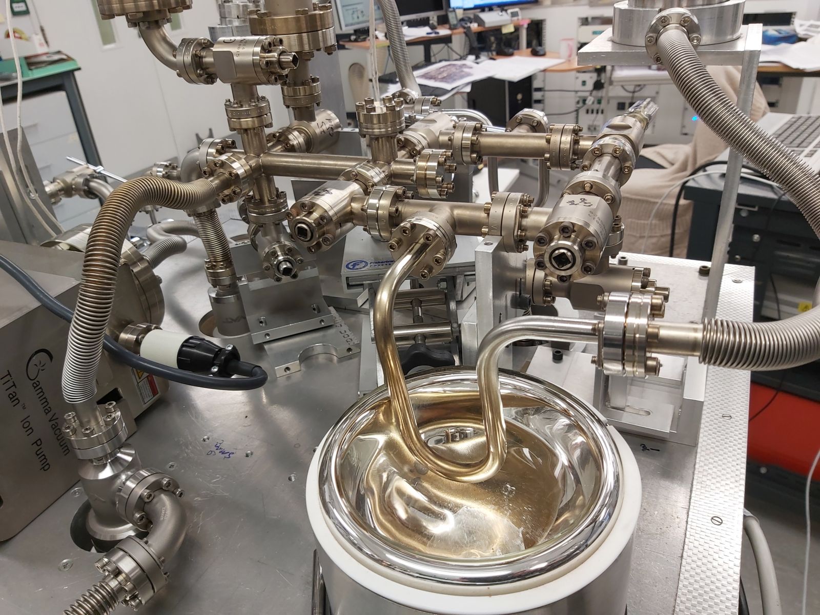 Metal extraction system connected to the MAP Mass spectromter