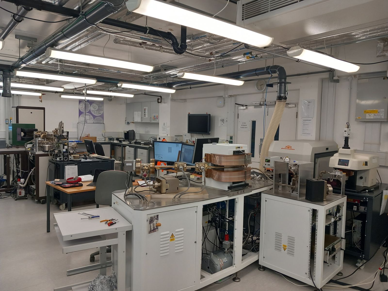 scientific laboratory containing 2 large mass spectromters for argon and noble gas measurement and 3 mobile laser systems as well as all associated computers and desks