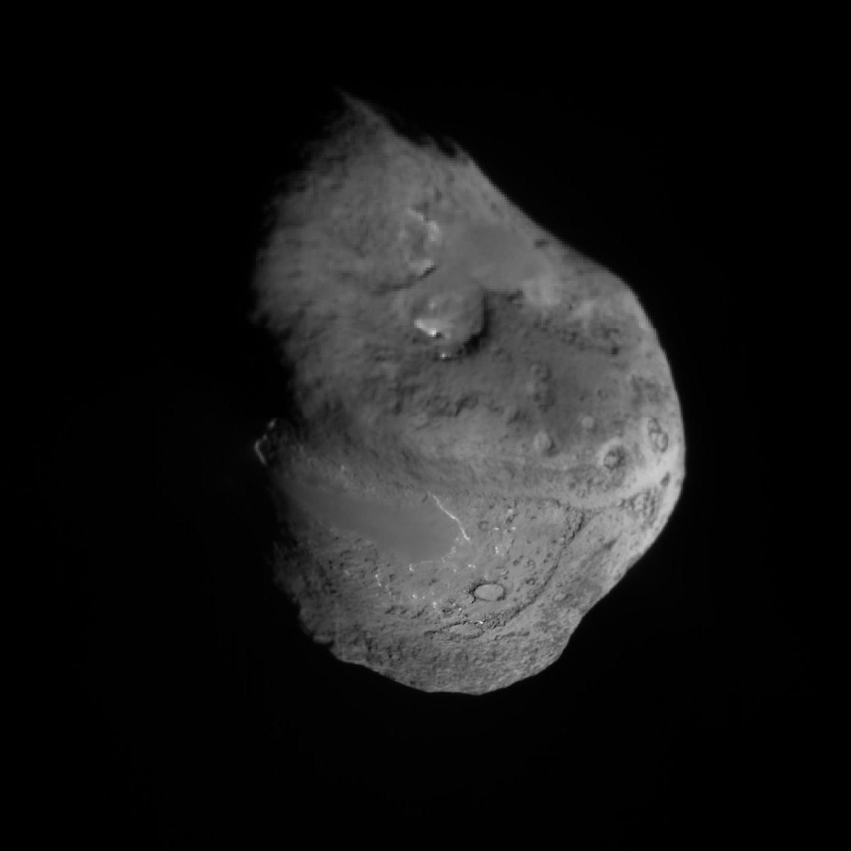 Nucleus of comet Tempel 1 imaged by the NASA deep impact mission
