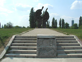 Spomenik podignut 1995. Ploča je ukradena 2006.
